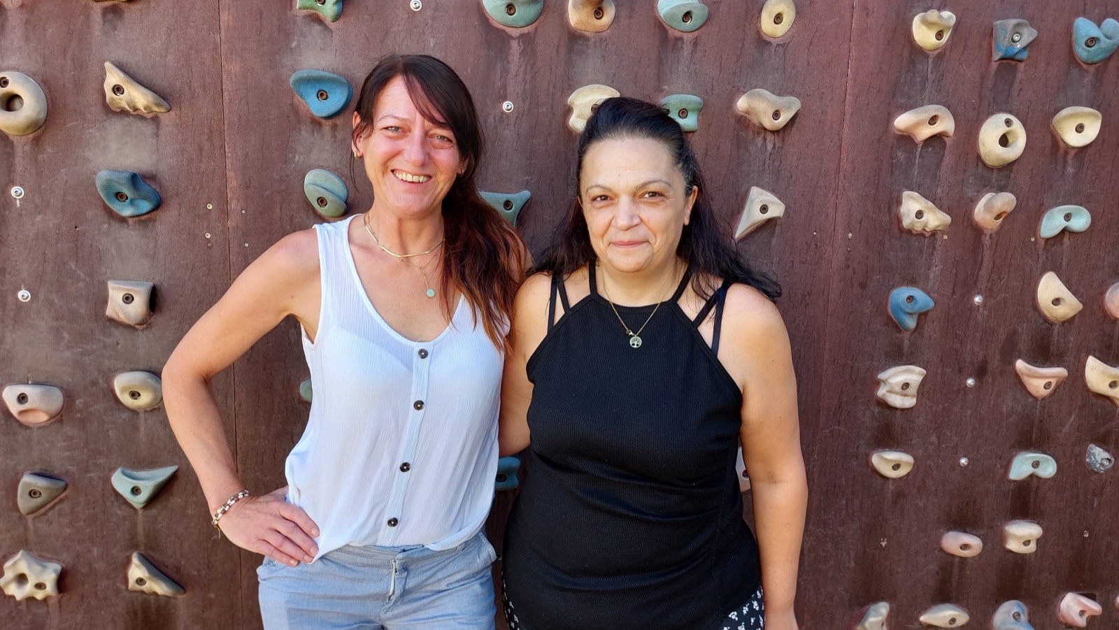 Daniela Trapp und Rosa Sangirardi beim Ausgeben des Mittagessens